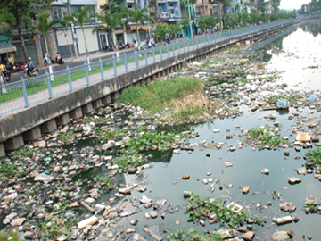 Kênh rạch tại thành phố Hồ Chí Minh đang ô nhiễm nghiêm trọng